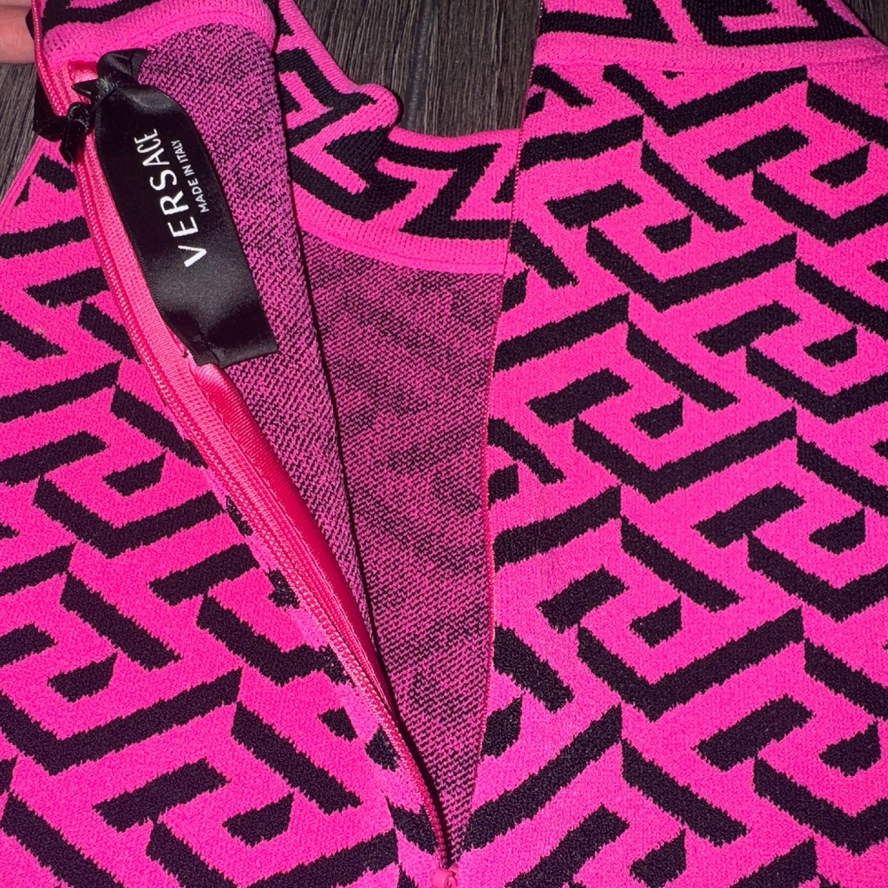 NEW W/ TAGS Versace Pink & Black Logo Two-Piece Coordinating Skirt & Top Set - Picture 6 of 8